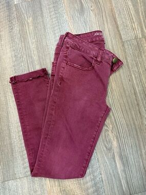 American Eagle Jegging Crop Jeans Size 2 Burgundy Super Stretch Raw Hem